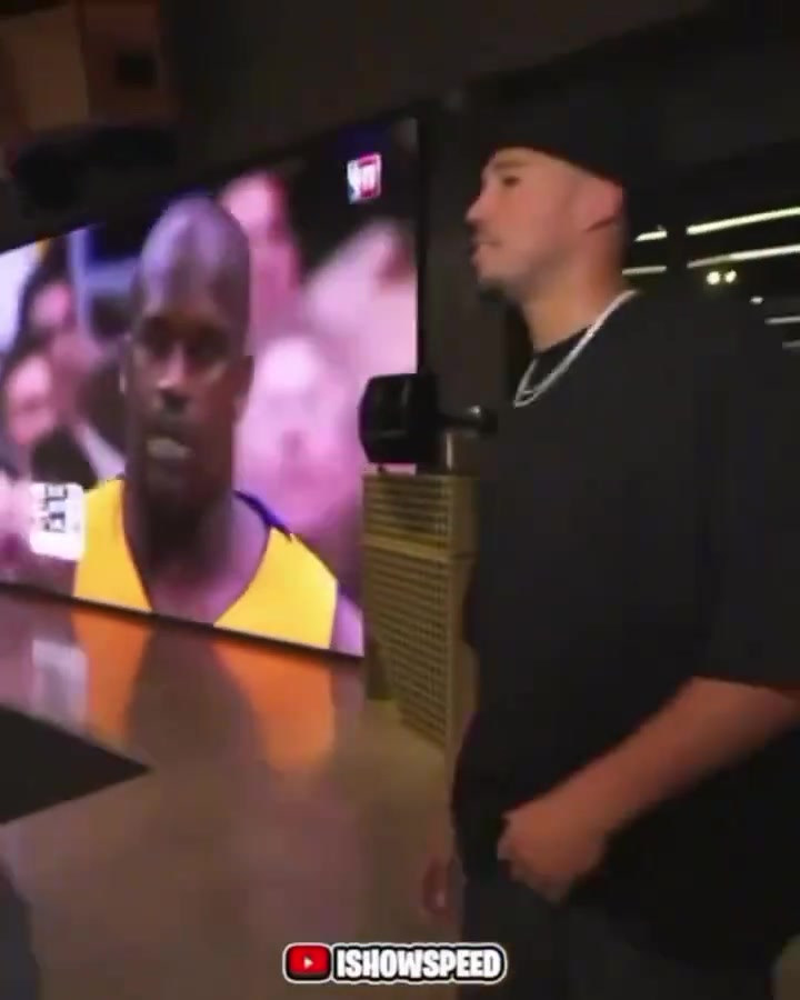 豪啊布克带着甲亢哥参观自己的车库 清一色的古董老爷车啊